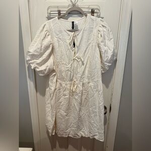 H&M white dress (please ignore the wrinkles😅)